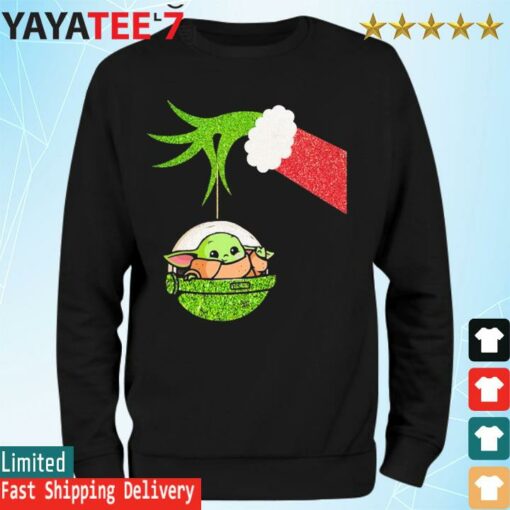 Grinch hand holding Baby Yoda Merry Christmas 2022 shirt