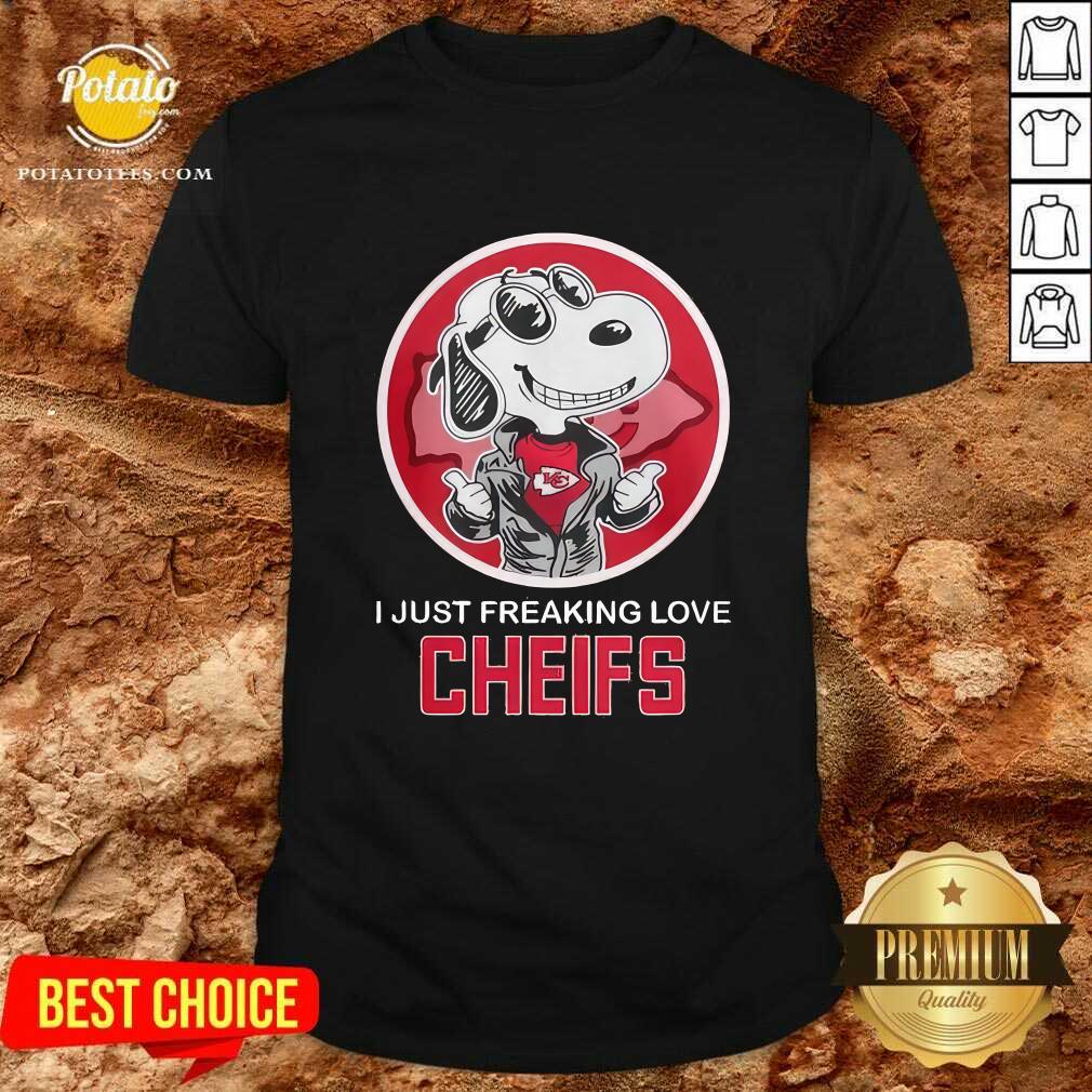 Kansas City Chiefs Snoopy I Just Freaking Love Chiefs T-Shirt Kansas City Chiefs Snoopy I Just Freaking Love Chiefs T-Shirt