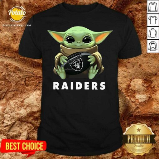Awesome Baby Yoda Hug Oakland Raiders Shirt