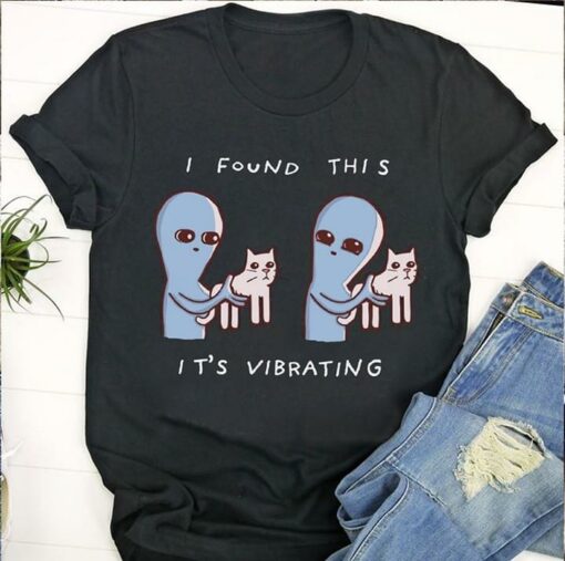 Alien And Cats I Found This It’s Vibrating Shirt