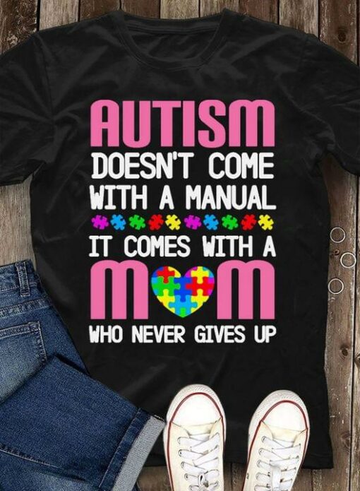 Autism Doesn’t Come With A Manual It Comes With A Mom Who Never Gives Up Pink Quote Autism Heart Family Shirt