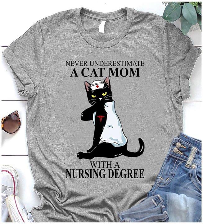 Black Cat Never Underestimate A Cat Mom With A Nursing Degree T-Shirt Black Cat Never Underestimate A Cat Mom With A Nursing Degree T-Shirt