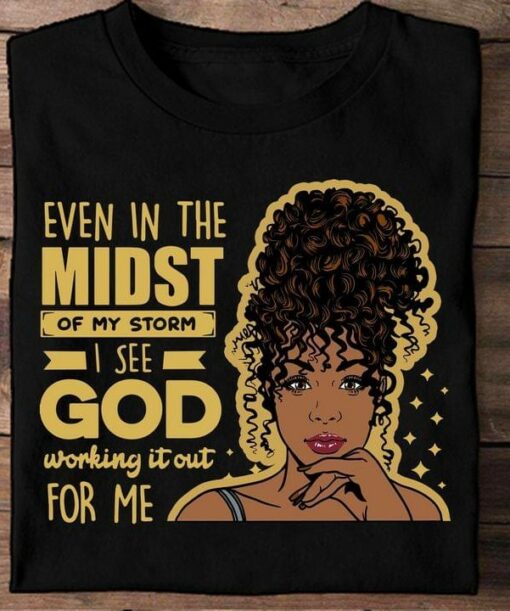 Even In The Midst Of My Storm I See God Working It Out For Me Black Queen Shirt